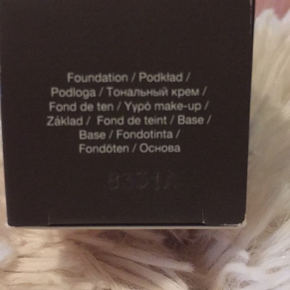 Becca ultimate coverage 24 hour foundation Shell - Picture 2 of 5